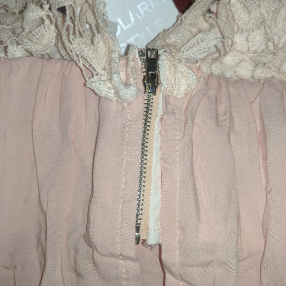 Lace Floral Romper by Solaris Style - Picture 4 of 8